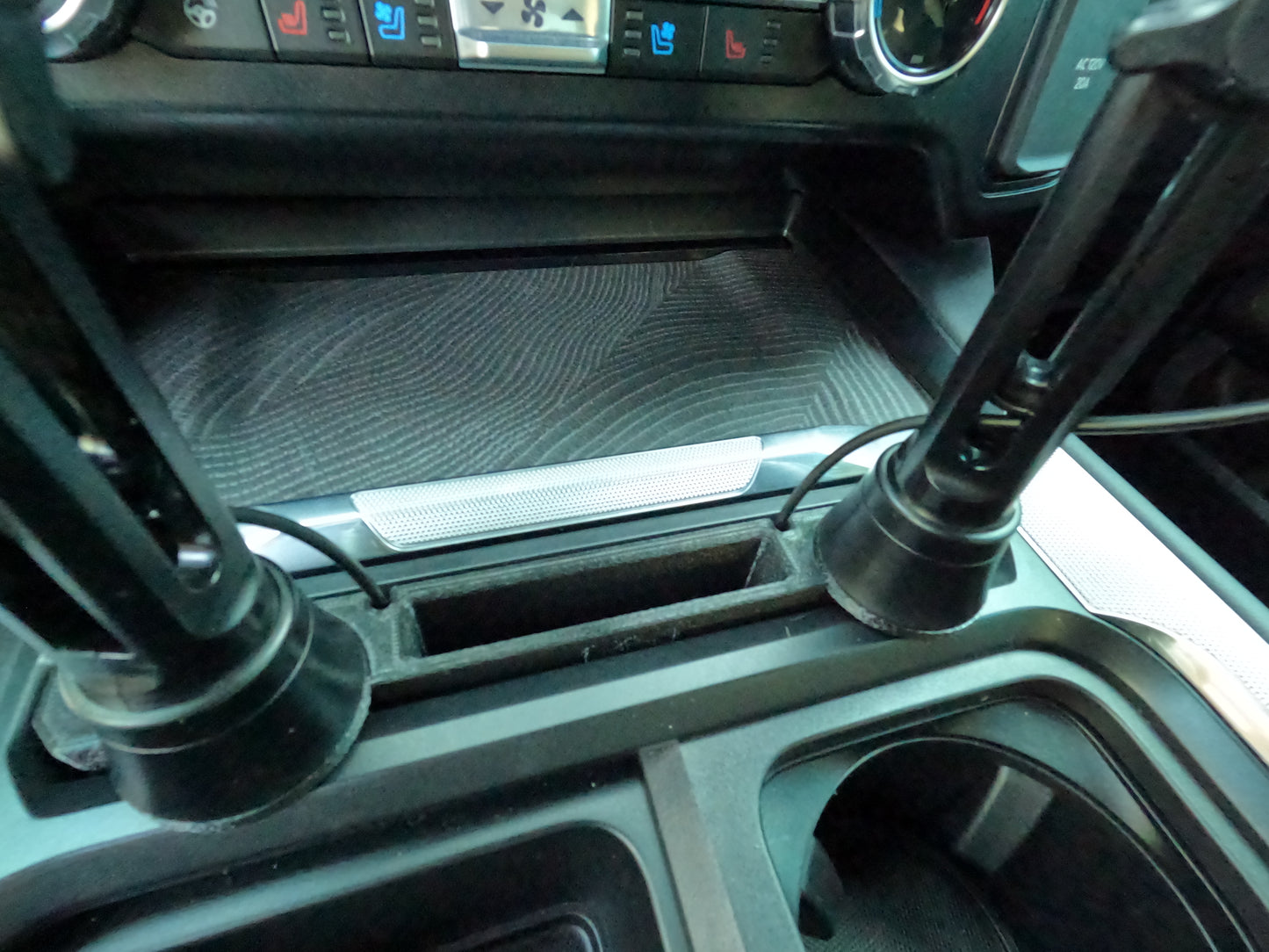 Dual-Side Rotating Phone Mount – Extendable with Charging Options