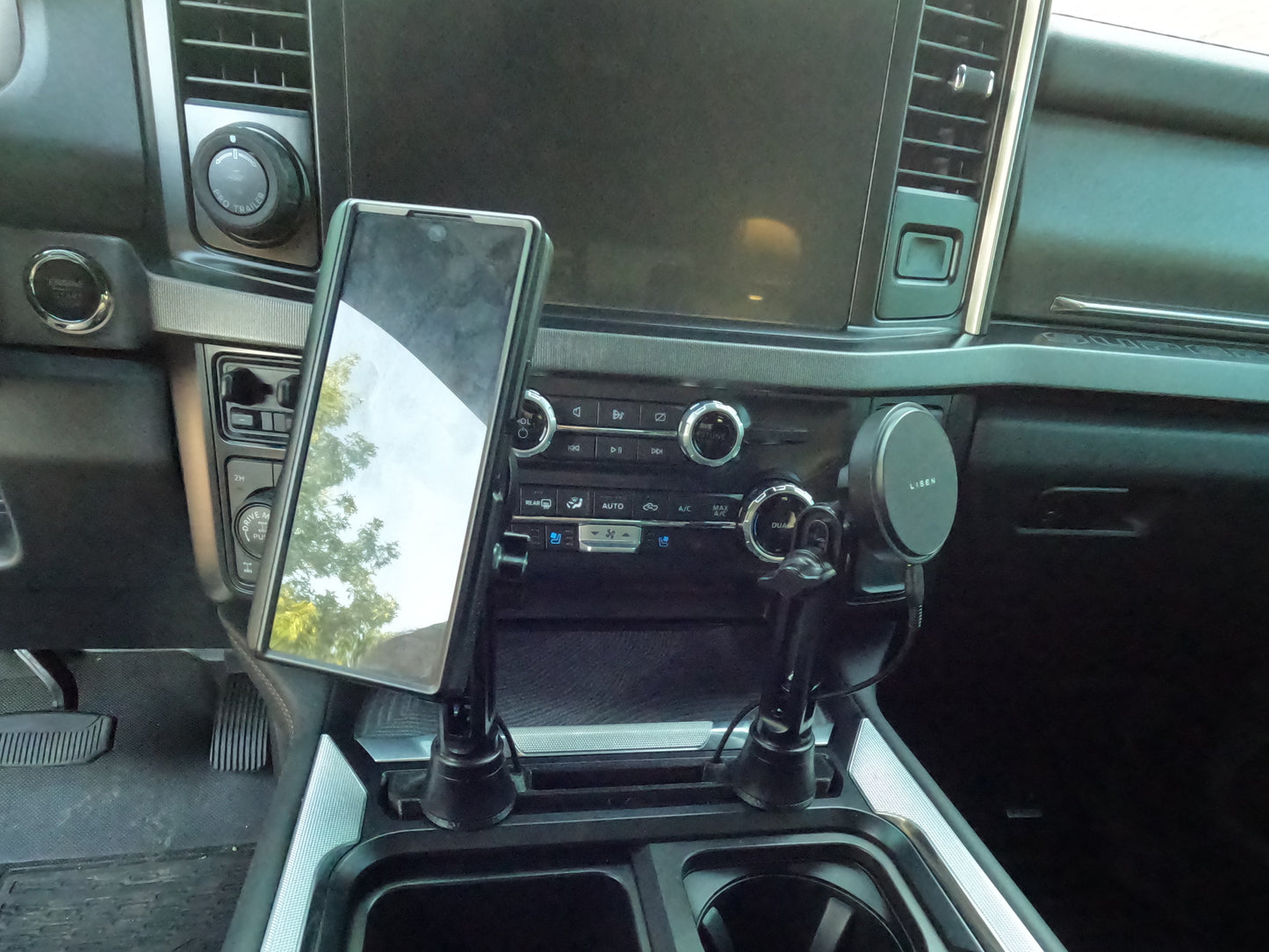 Dual-Side Rotating Phone Mount – Extendable with Charging Options
