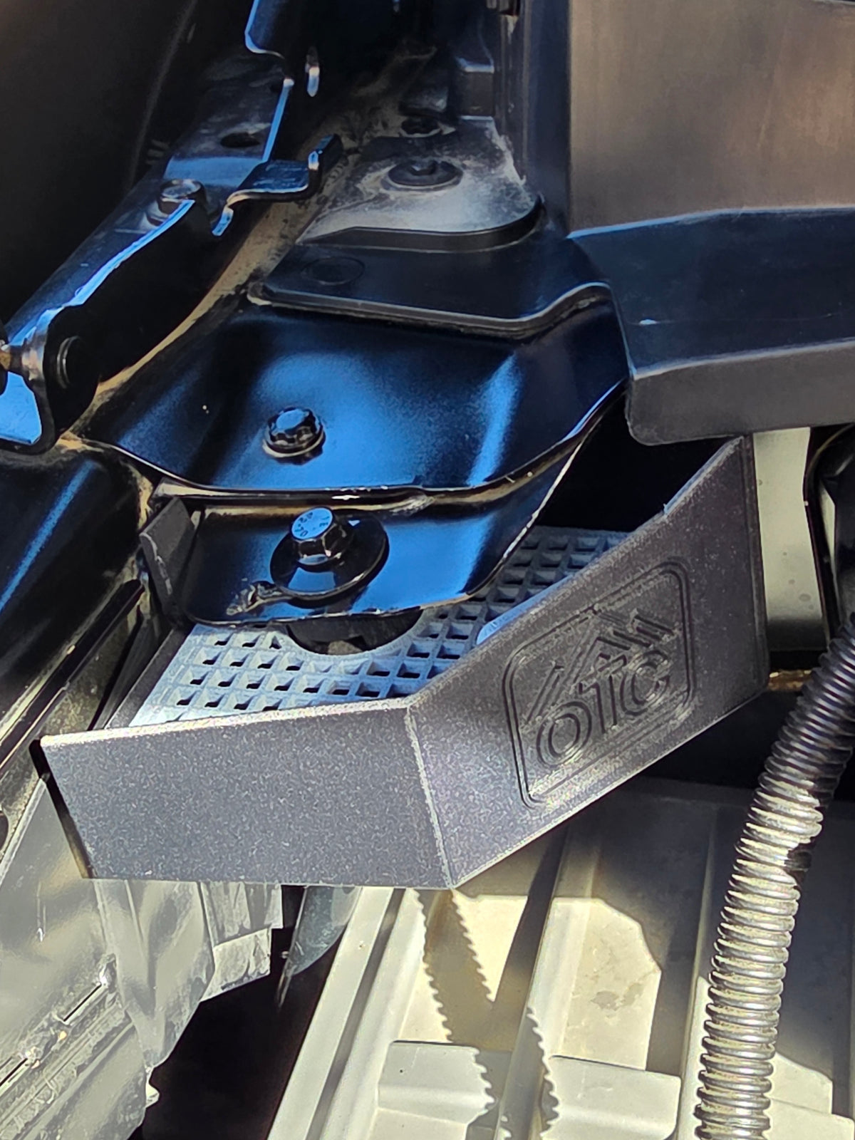 2023+ Ford Super Duty Cowl Water Diverter